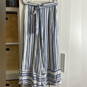 Lost & Wander XS blue and white capri/ cropped pants.